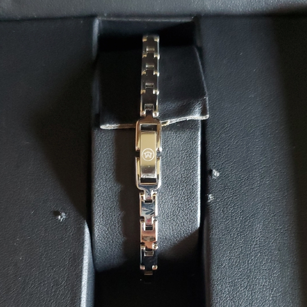 Movado BRAND NEW Bella Bangle Black Dial with Silver Accents Watch - Picture 4 of 6